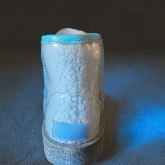 Cape Robbin 'Bayberry' Womens Blue and Gray Fleece Boots - Picture 3 of 5